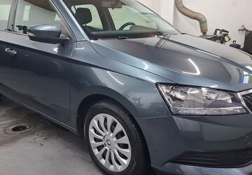 Skoda Fabia 48.839 km 13.490 &euro; Cottbus 03042