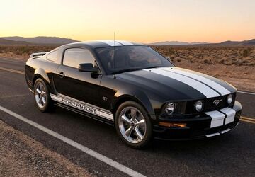 Ford Mustang 185.000 km 10.900 &euro; Spremberg 03130