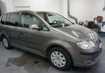VW Touran 179.076 km 7.990 &euro; Cottbus 03042
