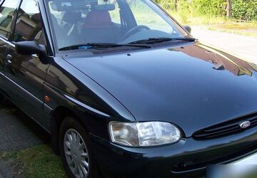 Ford Escort 74.200 km 1.500 &euro; Cottbus 03042